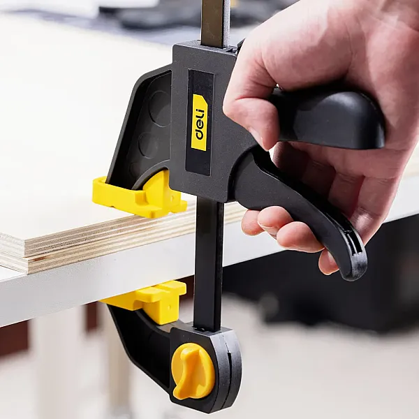 DELI σφιγκτήρας σκανδάλης DL110118 με μέγιστο άνοιγμα 450mm, μαύρος